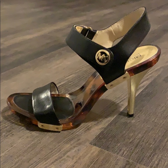 Michael Kors size 9.5 pumps - Picture 2 of 4